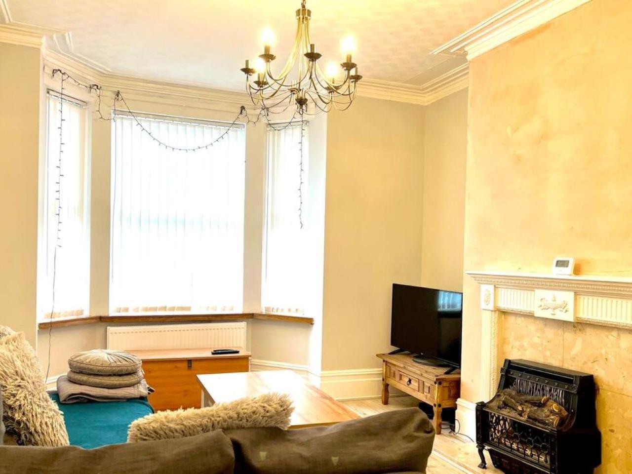 Coop Arena, Etihad & Center! Spacious! Luxurious Entire Home, Sleep 4 *