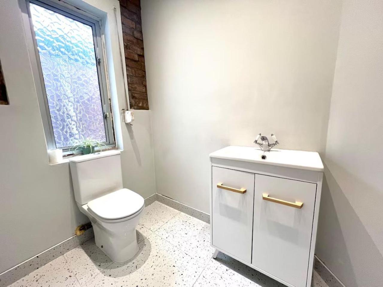 Coop Arena, Etihad & Center! Spacious! Luxurious Entire Home, Sleep 4 Manchester