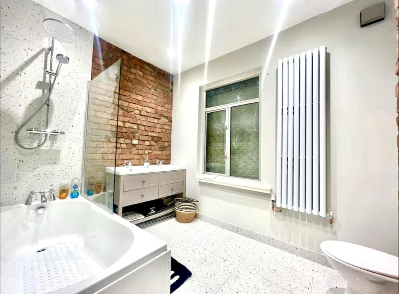 Coop Arena, Etihad & Center! Spacious! Luxurious Entire Home, Sleep 4 * Manchester