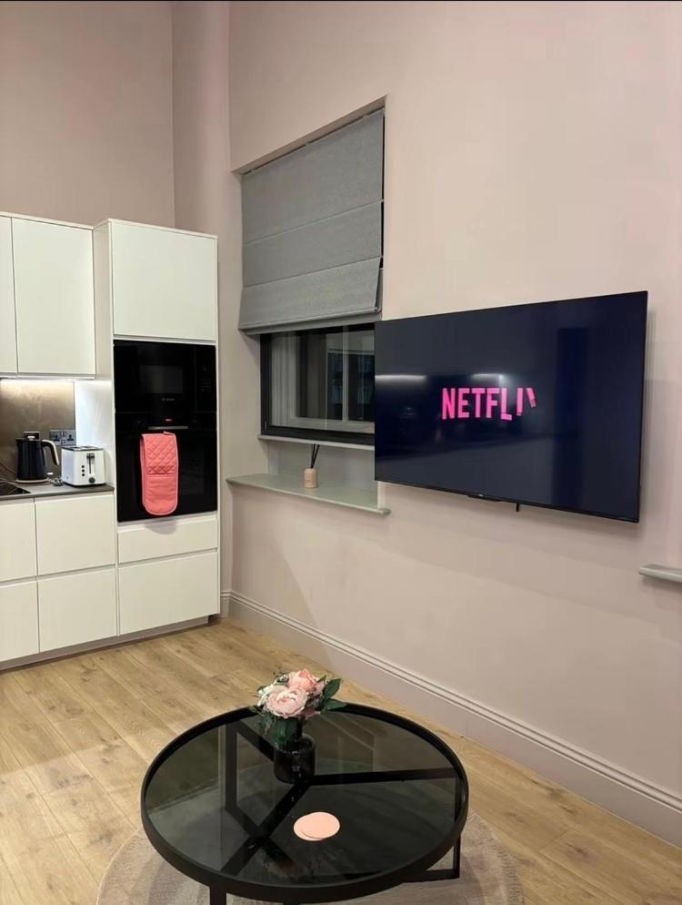 Apartment Pretty Pink Posh Penthouse Manchester