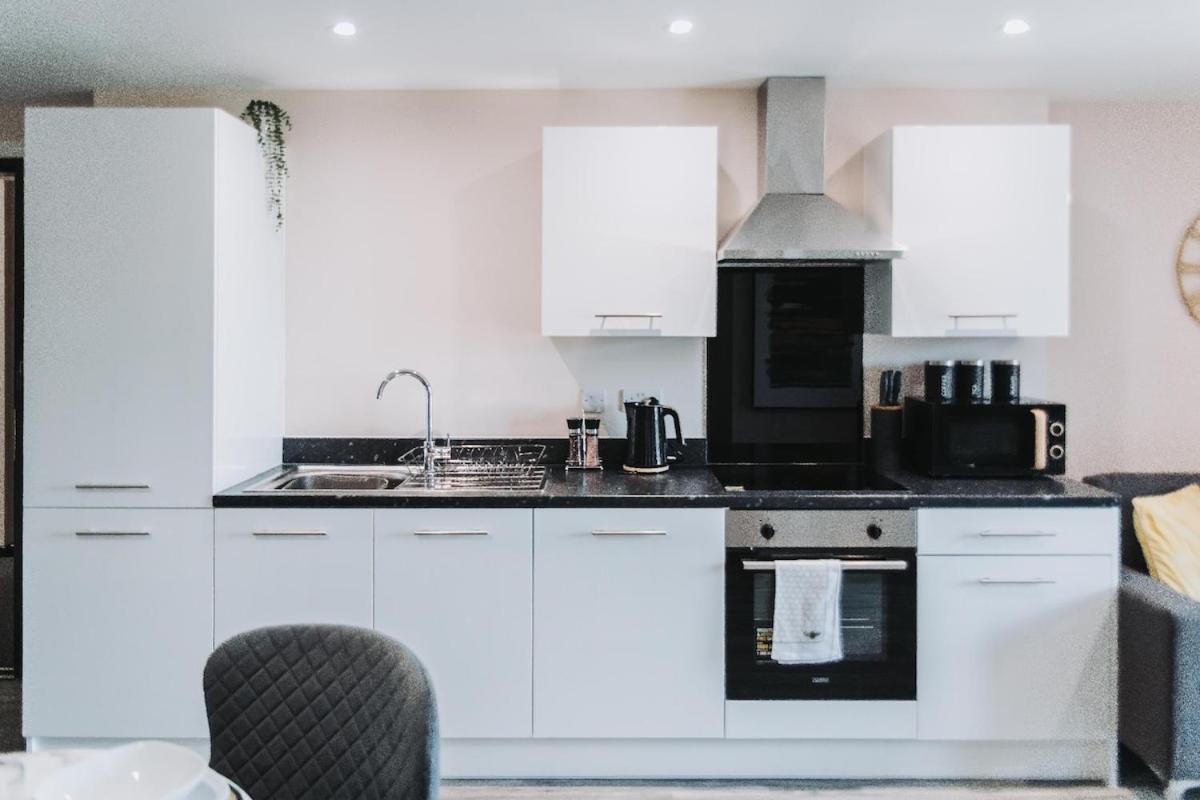 2 Bed 2 Bath Close To Ctre Sleeps 5 -free Parking Apartment *