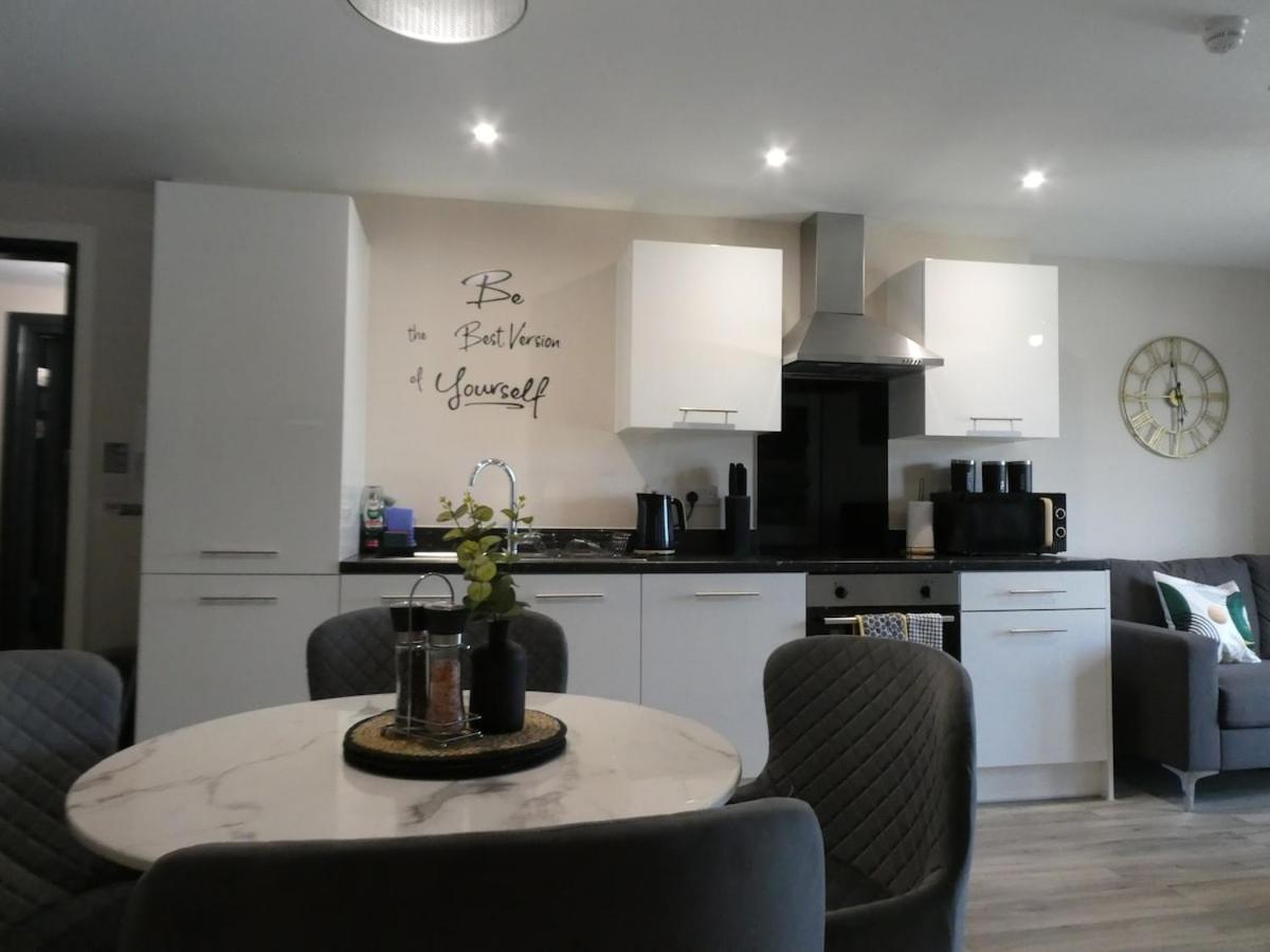 2 Bed 2 Bath Close To Ctre Sleeps 5 -free Parking Apartment *
