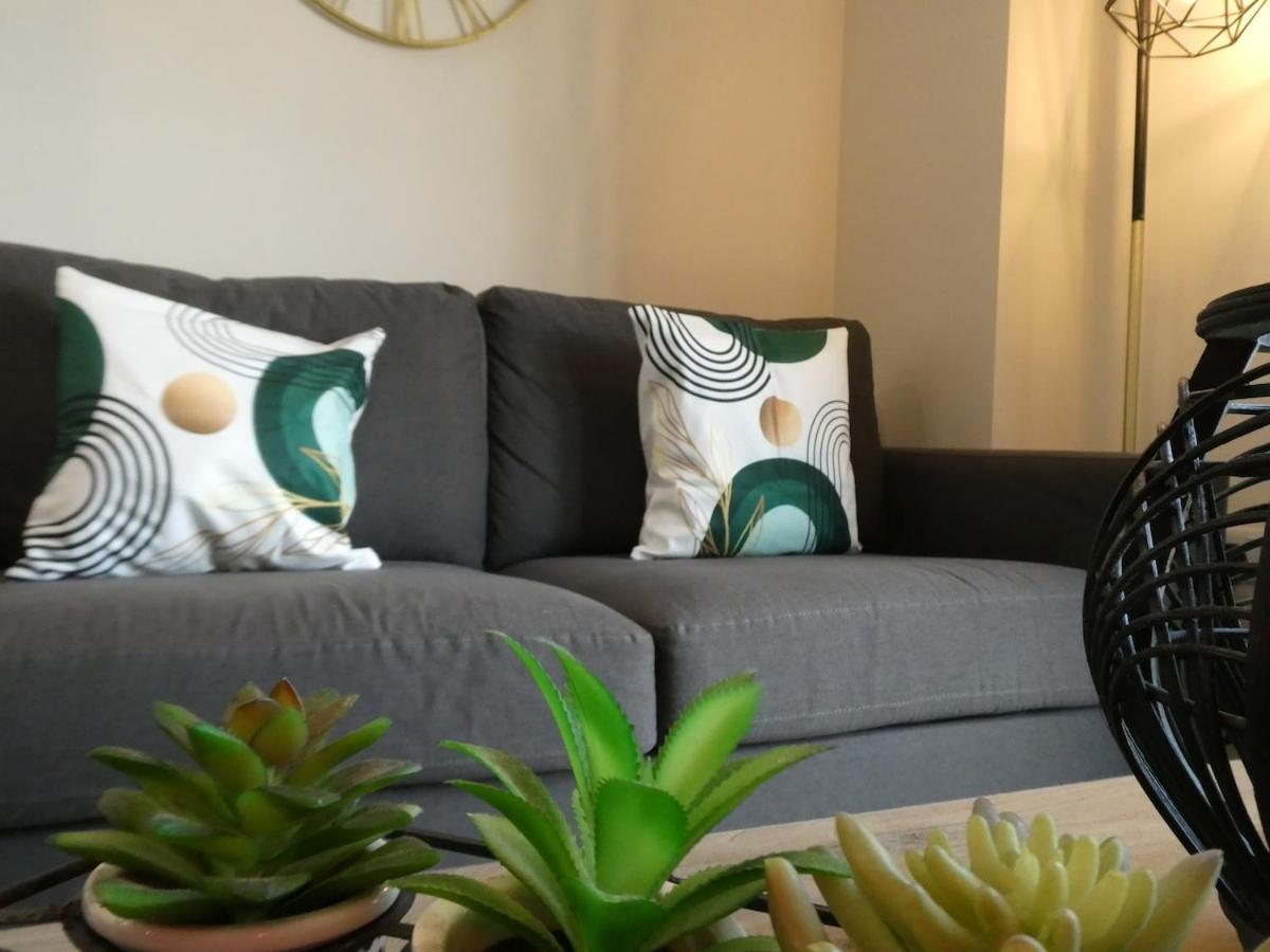 2 Bed 2 Bath Close To Ctre Sleeps 5 -free Parking Apartment Manchester