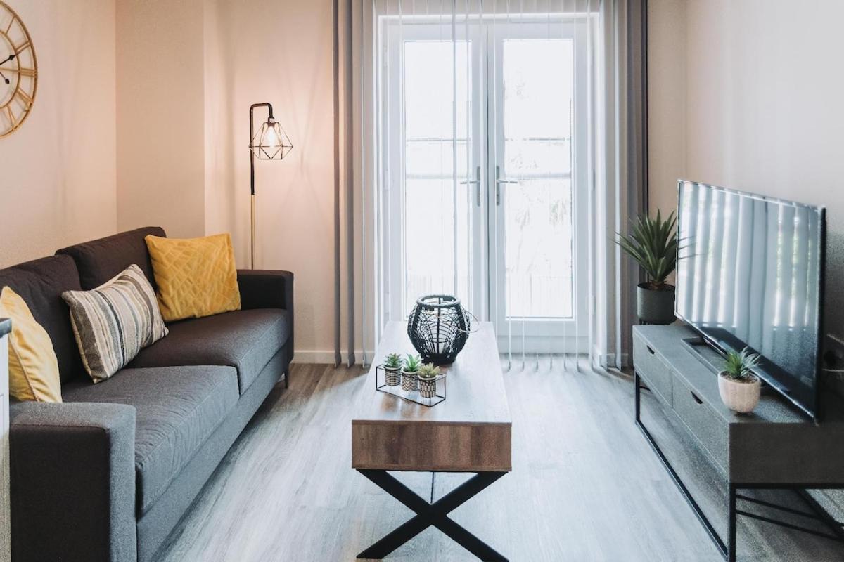Apartment 2 Bed 2 Bath Close To Ctre Sleeps 5 -free Parking Manchester