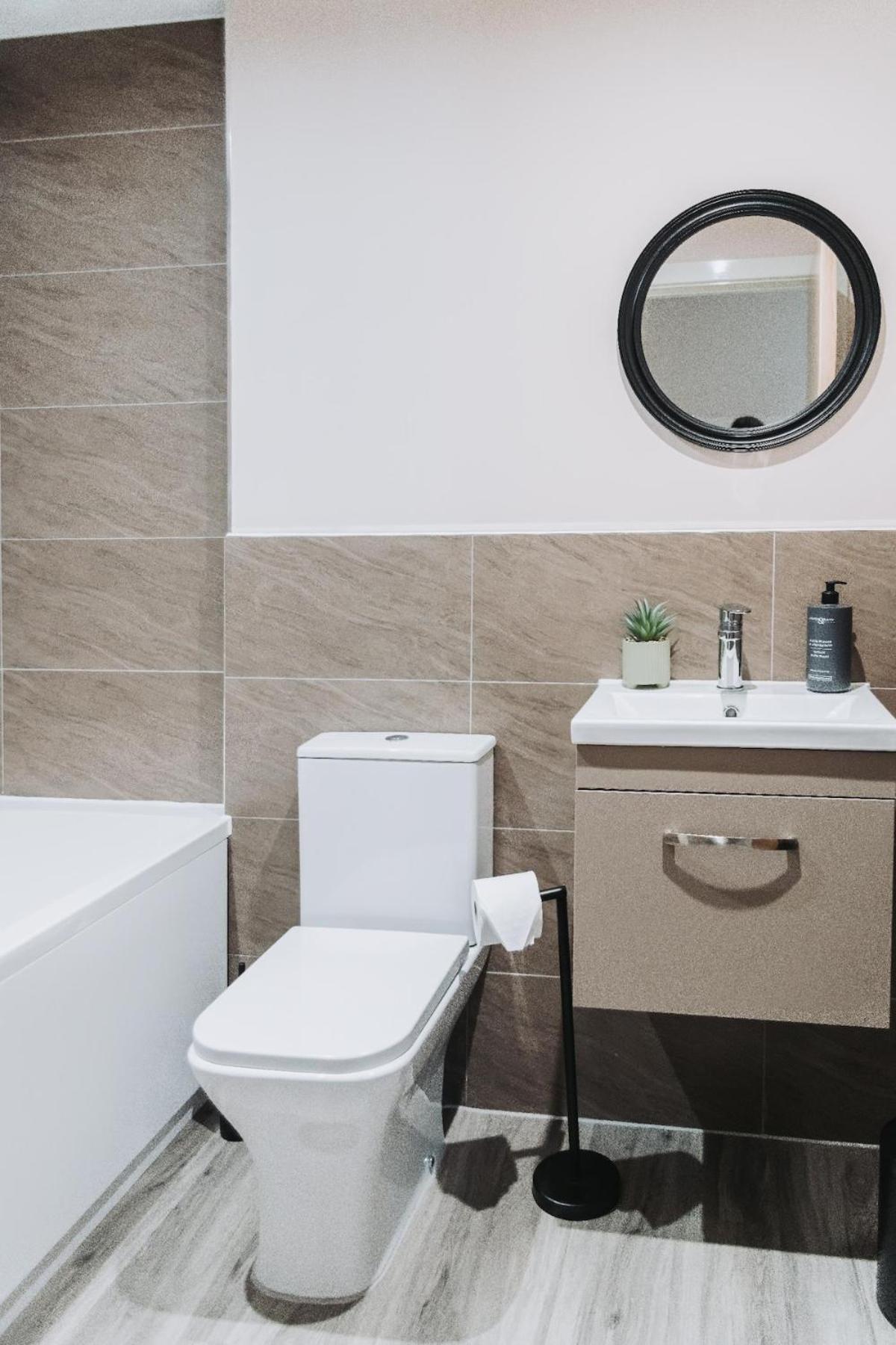 Apartment 2 Bed 2 Bath Close To Ctre Sleeps 5 -free Parking