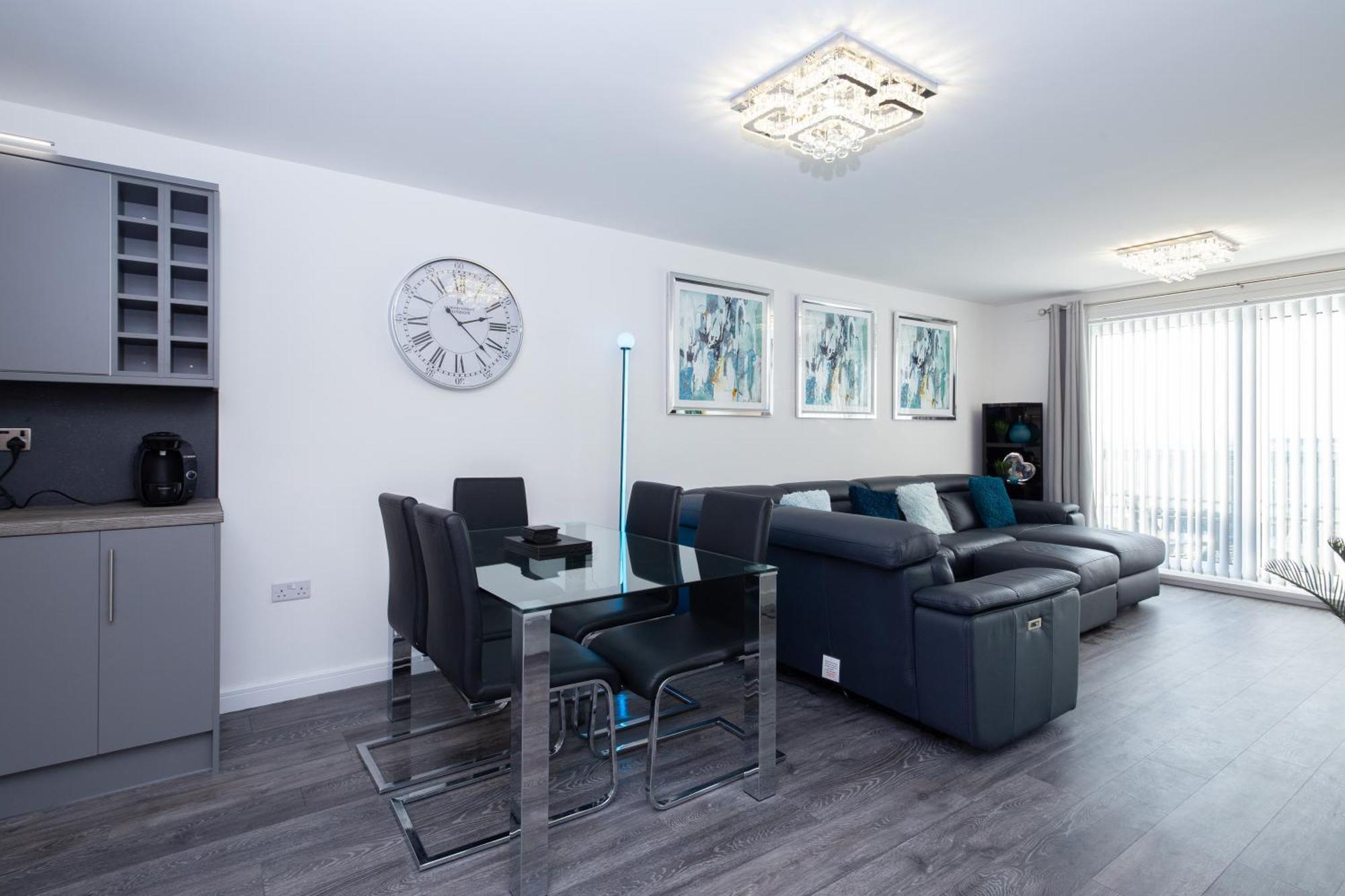 Waters Edge Apartment *
