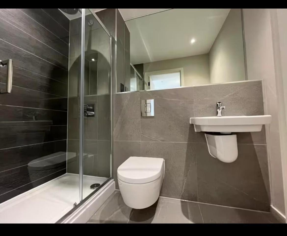 Newly Built 2br-2bath With Balcony In Mcr-sleeps4 * Manchester