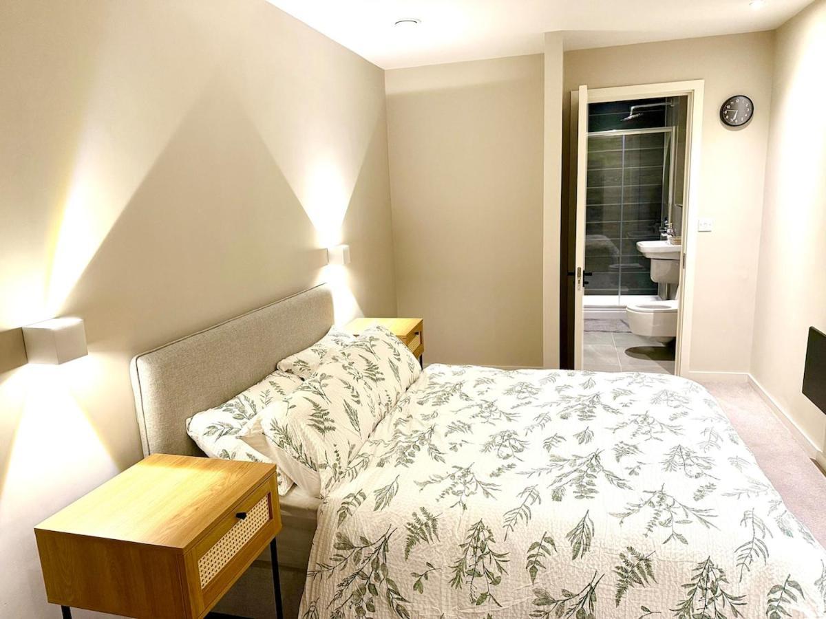 Newly Built 2br-2bath With Balcony In Mcr-sleeps4 * Manchester