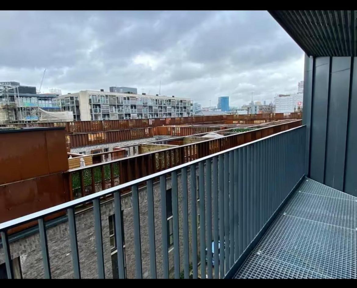 Newly Built 2br-2bath With Balcony In Mcr-sleeps4 Apartment