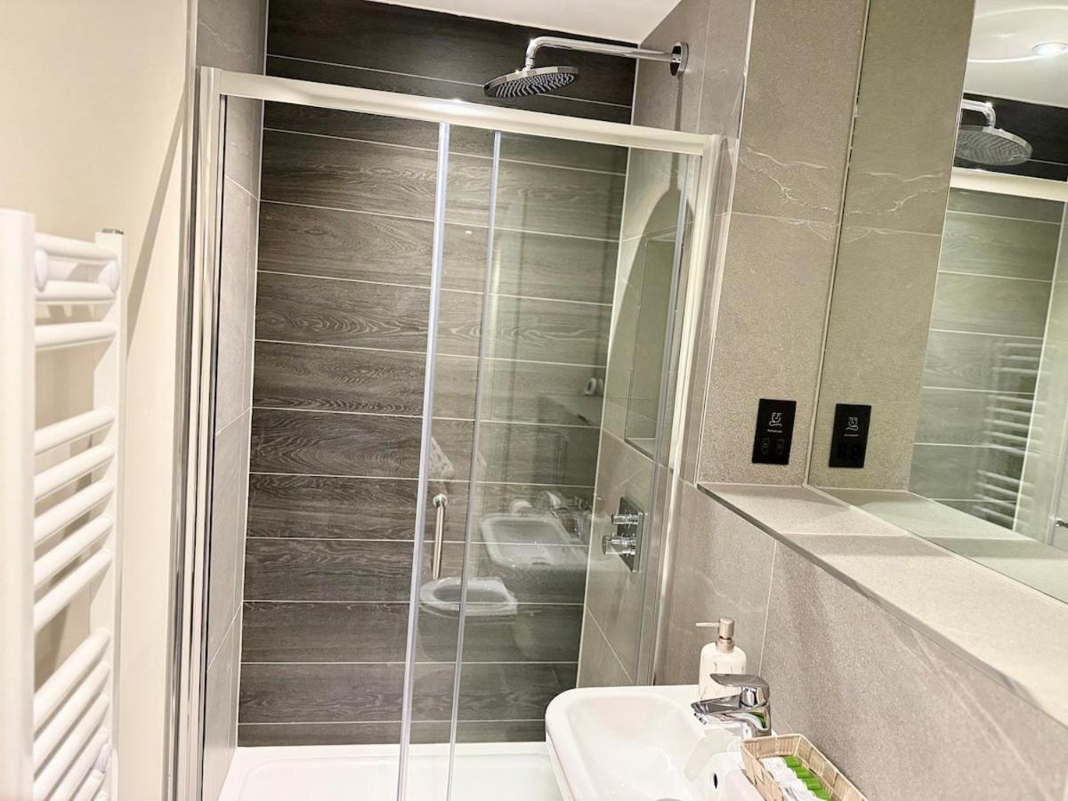 Newly Built 2br-2bath With Balcony In Mcr-sleeps4 Manchester