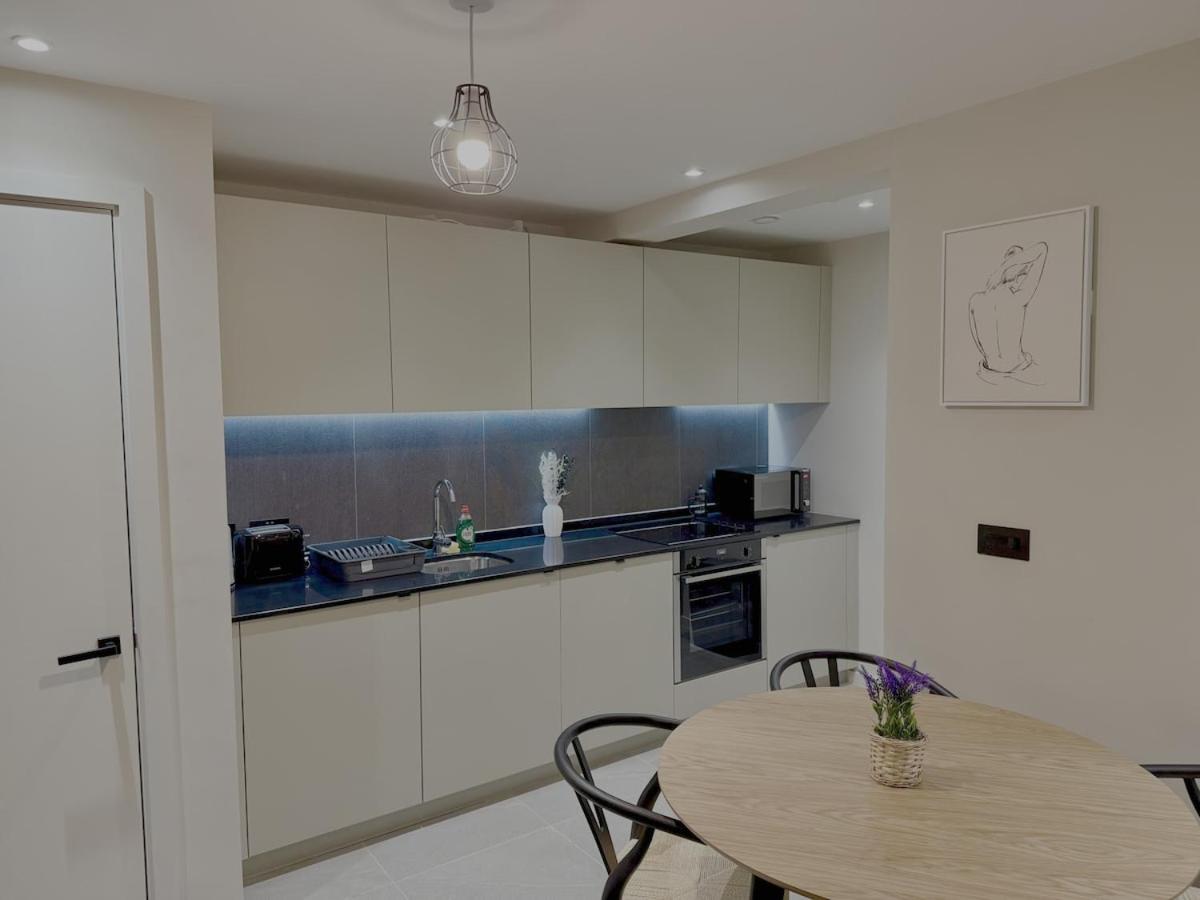 Newly Built 2br-2bath With Balcony In Mcr-sleeps4 * Manchester