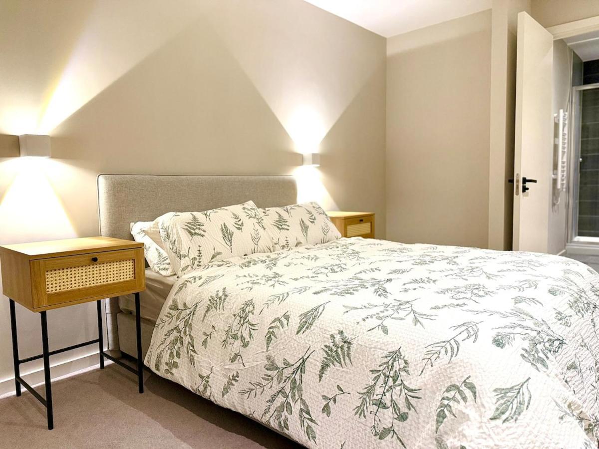 Newly Built 2br-2bath With Balcony In Mcr-sleeps4 Apartment