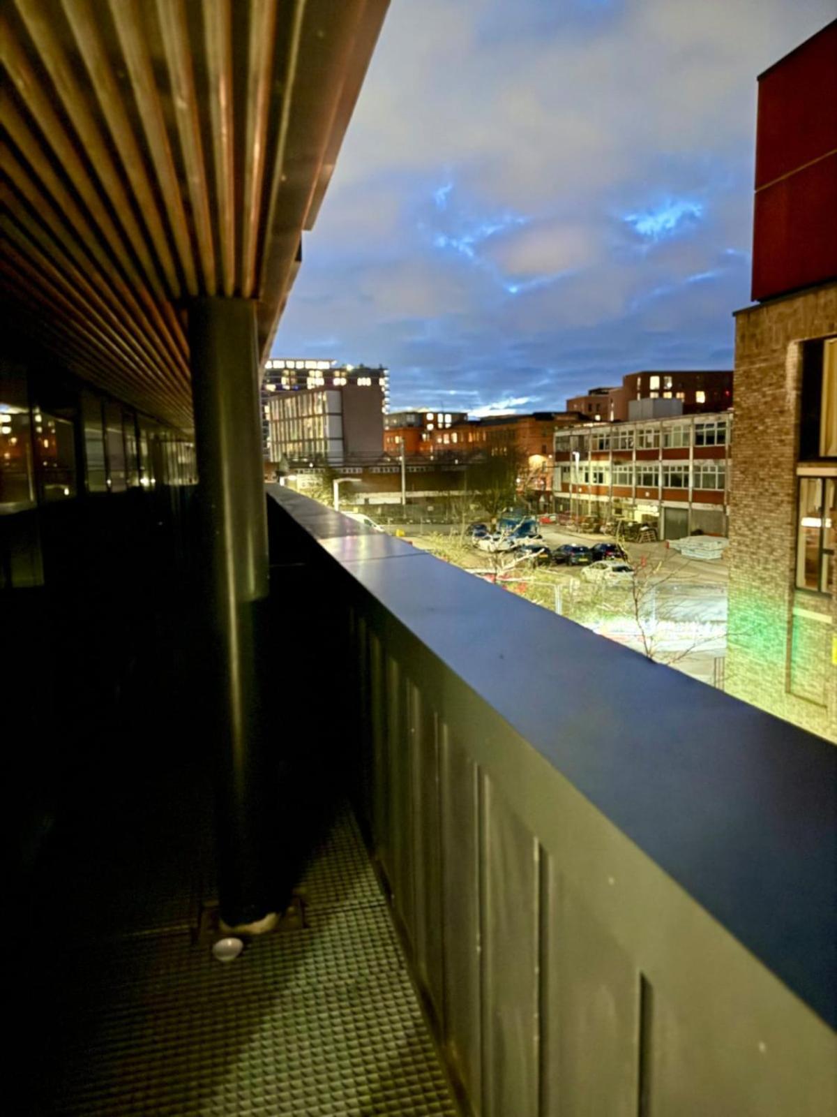 Newly Built 2br-2bath With Balcony In Mcr-sleeps4 * Manchester