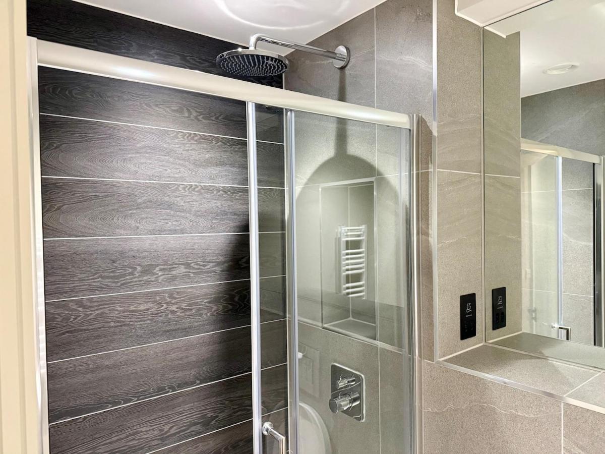 Newly Built 2br-2bath With Balcony In Mcr-sleeps4