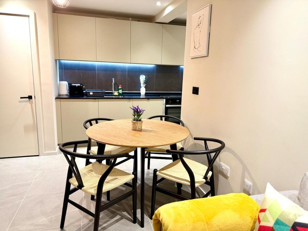 Newly Built 2br-2bath With Balcony In Mcr-sleeps4 * Manchester