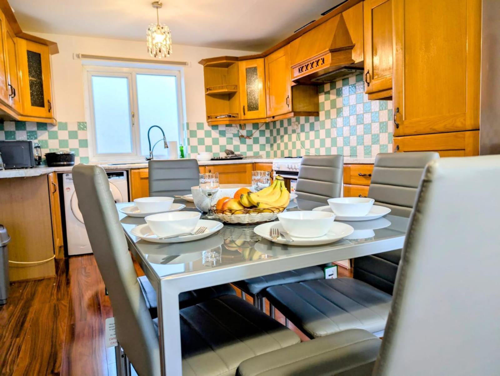 Lovely 5 Bedroom House In Centre With Free Parking! Manchester