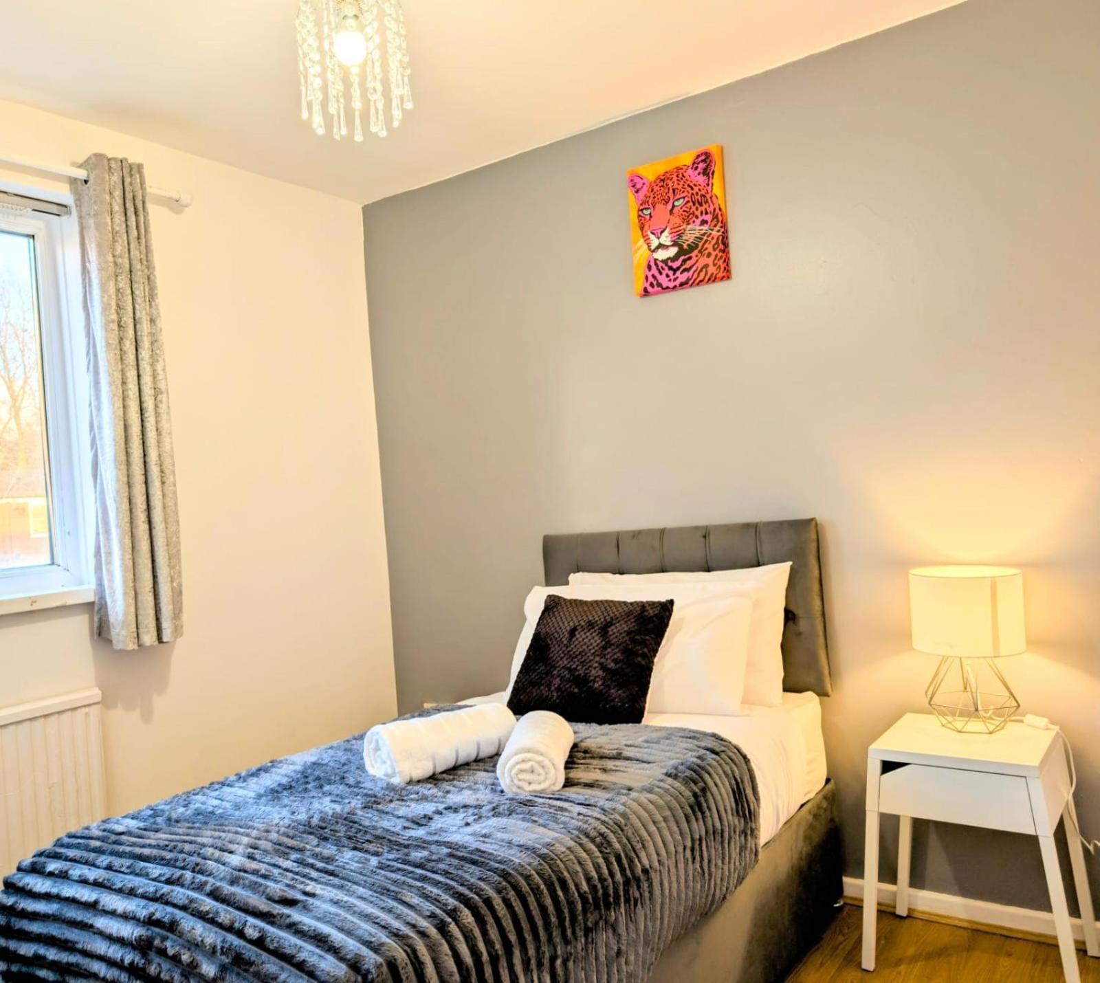 Holiday home Lovely 5 Bedroom House In Centre With Free Parking!
