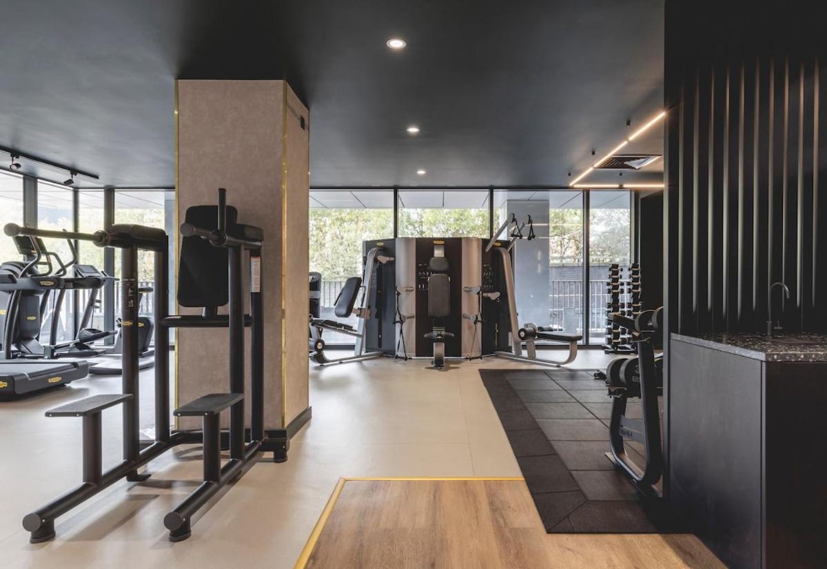 Spacious Terrace Gym Free Parking Apartment Manchester