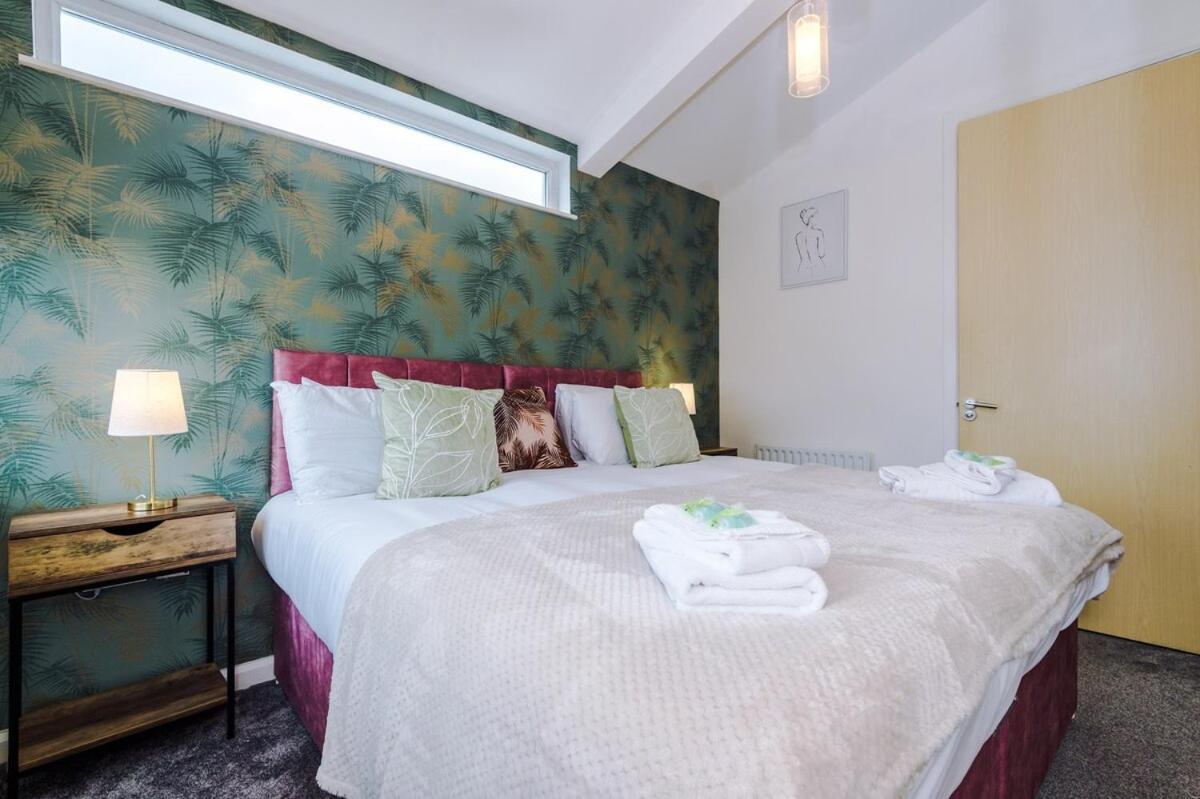 Three Bedroom House By Brookland Serviced Short Lets Leeds With Free Wifi * Manchester