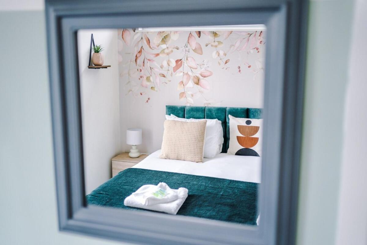 Three Bedroom House By Brookland Serviced Short Lets Leeds With Free Wifi Holiday home