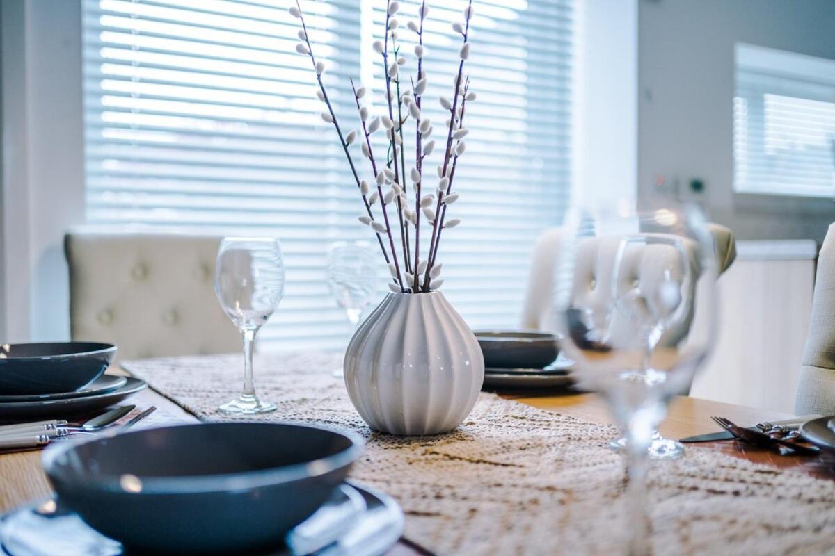 Holiday home Three Bedroom House By Brookland Serviced Short Lets Leeds With Free Wifi Manchester