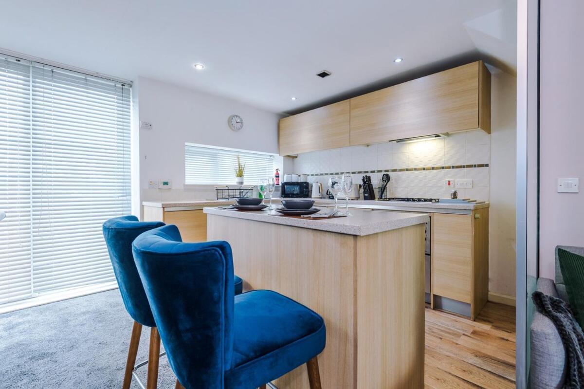 Holiday home Three Bedroom House By Brookland Serviced Short Lets Leeds With Free Wifi