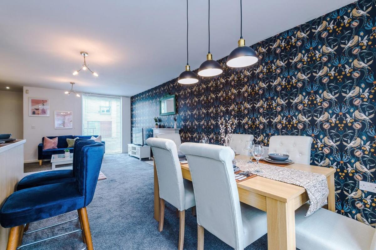Three Bedroom House By Brookland Serviced Short Lets Leeds With Free Wifi *