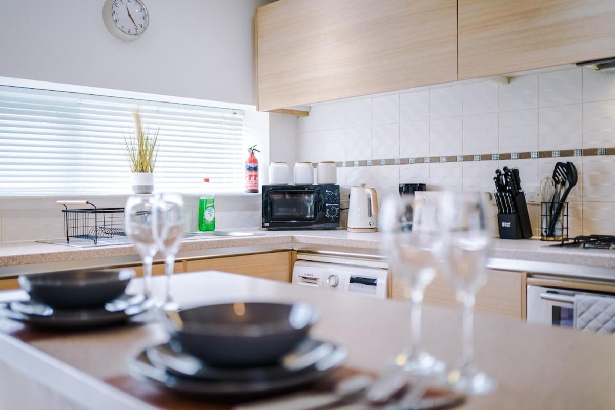 Three Bedroom House By Brookland Serviced Short Lets Leeds With Free Wifi * Manchester