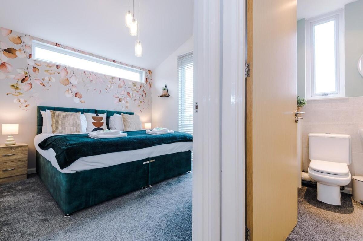 Three Bedroom House By Brookland Serviced Short Lets Leeds With Free Wifi Holiday home