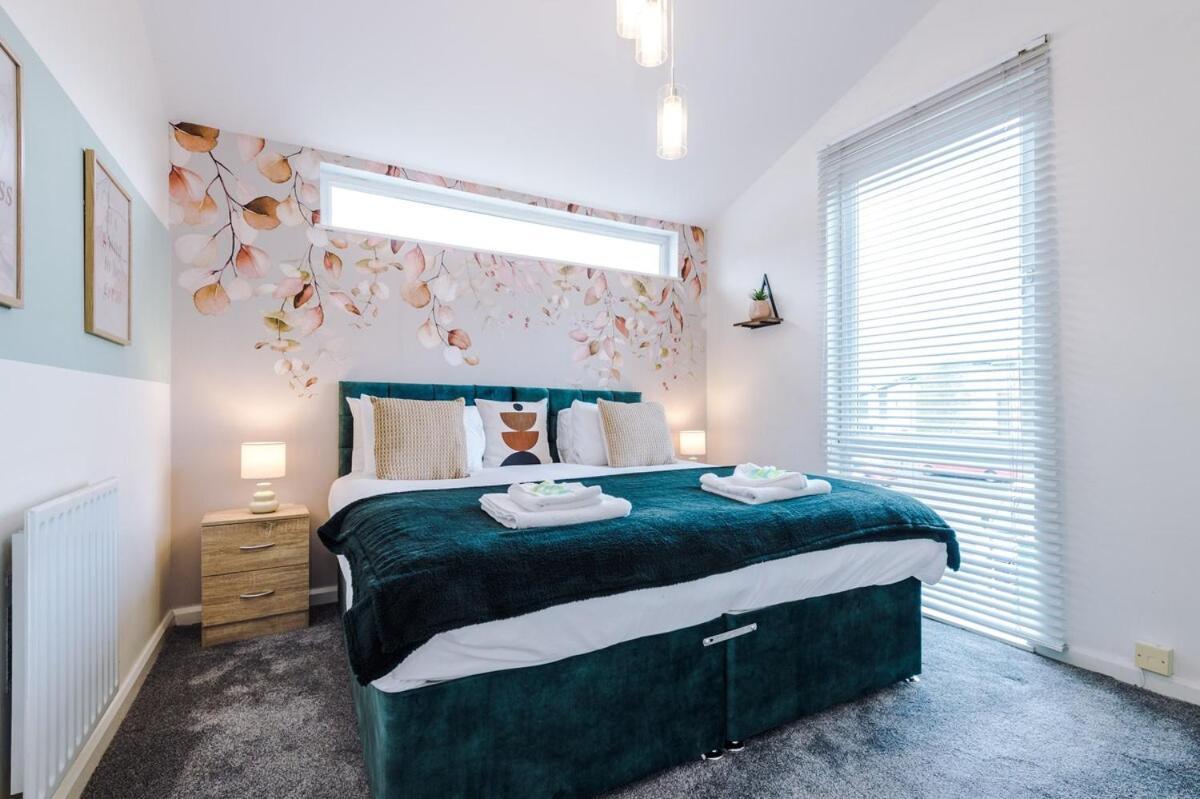 Holiday home Three Bedroom House By Brookland Serviced Short Lets Leeds With Free Wifi *