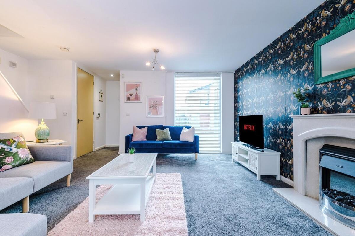 Holiday home Three Bedroom House By Brookland Serviced Short Lets Leeds With Free Wifi Manchester