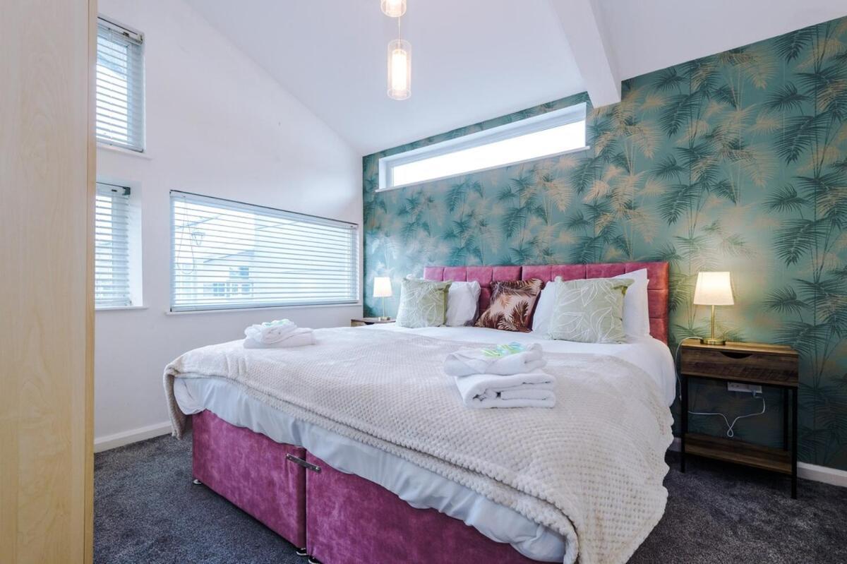 Three Bedroom House By Brookland Serviced Short Lets Leeds With Free Wifi Holiday home