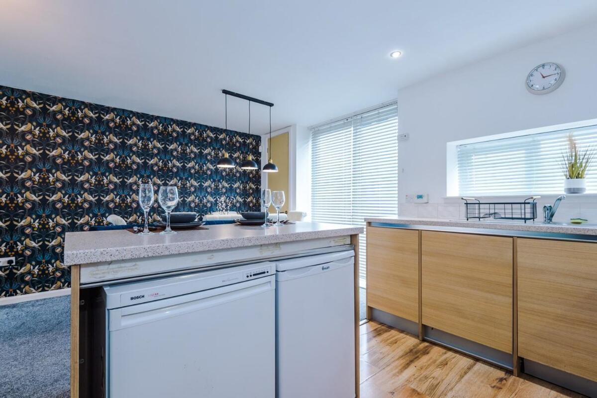 Holiday home Three Bedroom House By Brookland Serviced Short Lets Leeds With Free Wifi