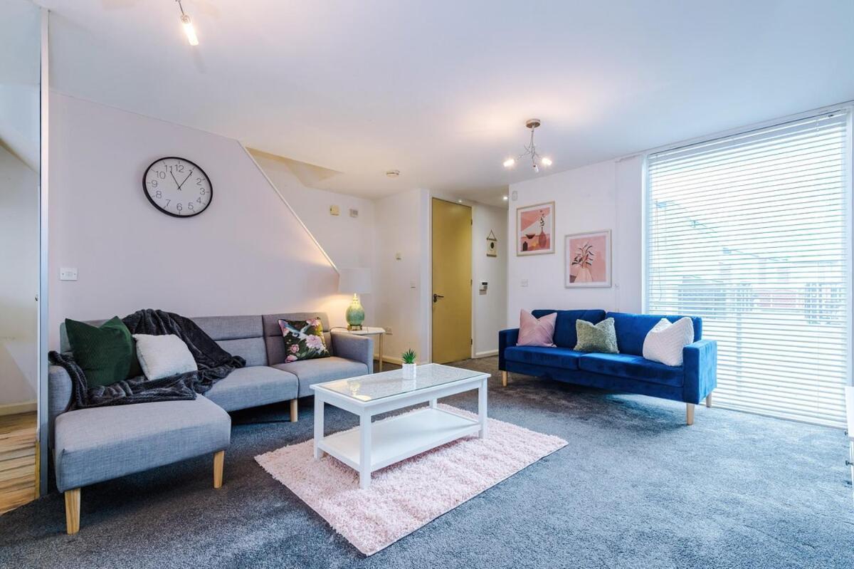 Three Bedroom House By Brookland Serviced Short Lets Leeds With Free Wifi Holiday home *