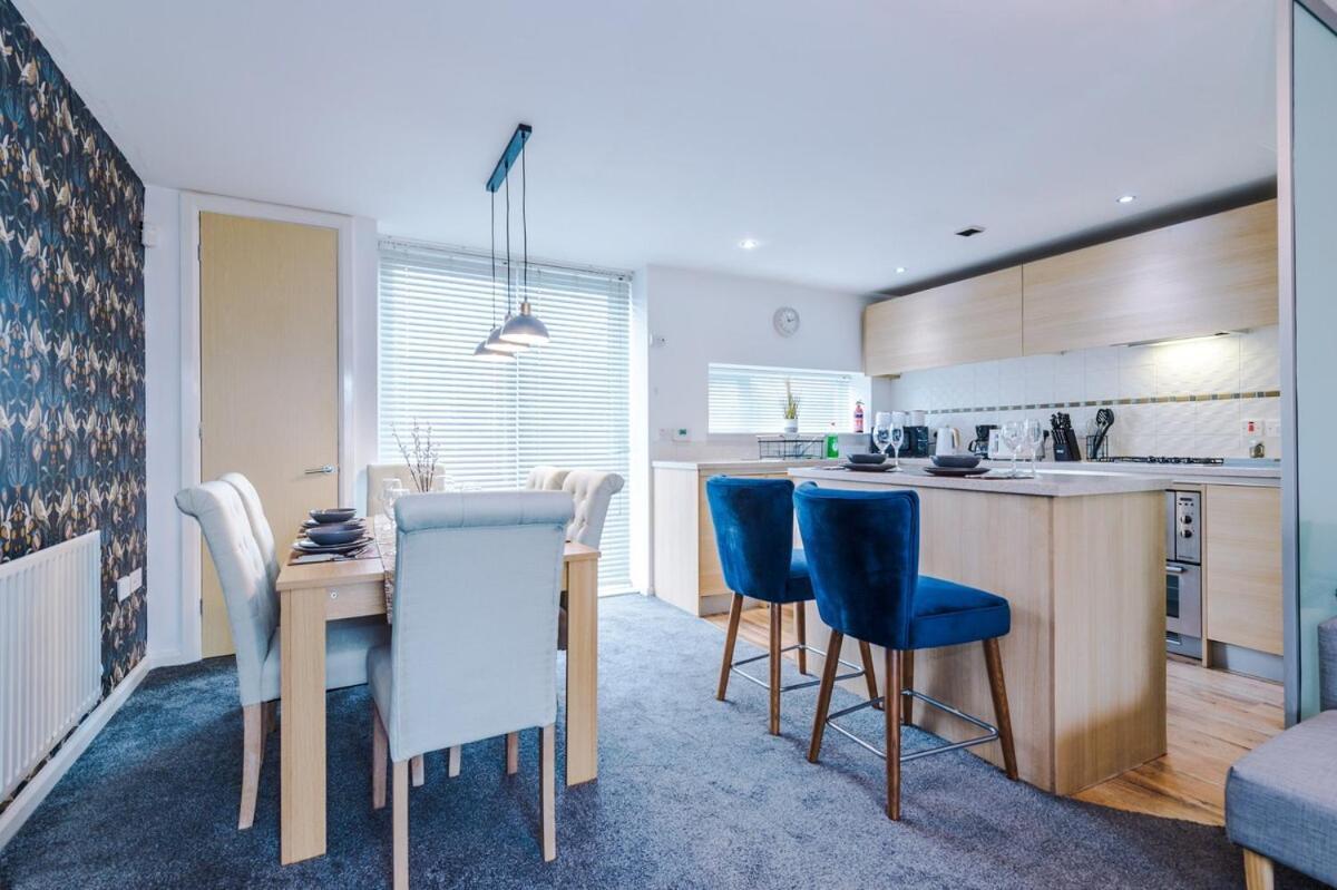 Three Bedroom House By Brookland Serviced Short Lets Leeds With Free Wifi Holiday home Manchester