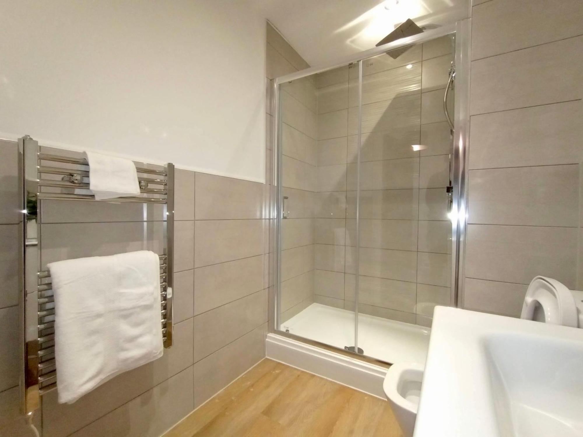 Luxury 2 Bed 2 Bath Flat Near Old Trafford