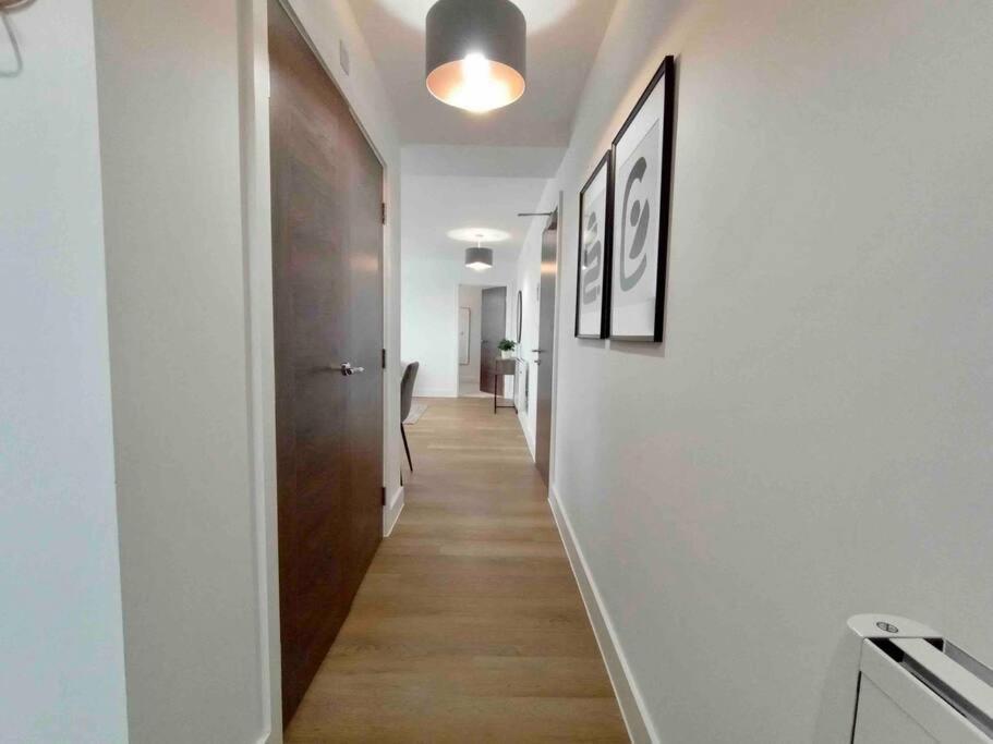 Luxury 2 Bed 2 Bath Flat Near Old Trafford Apartment *
