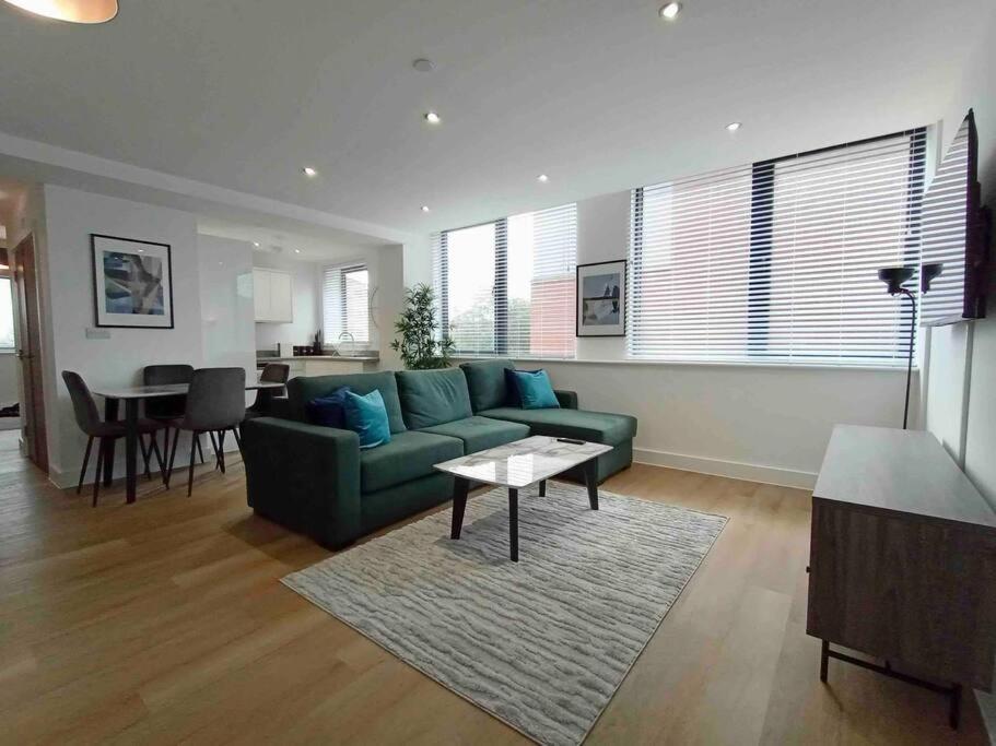 Apartment Luxury 2 Bed 2 Bath Flat Near Old Trafford Manchester