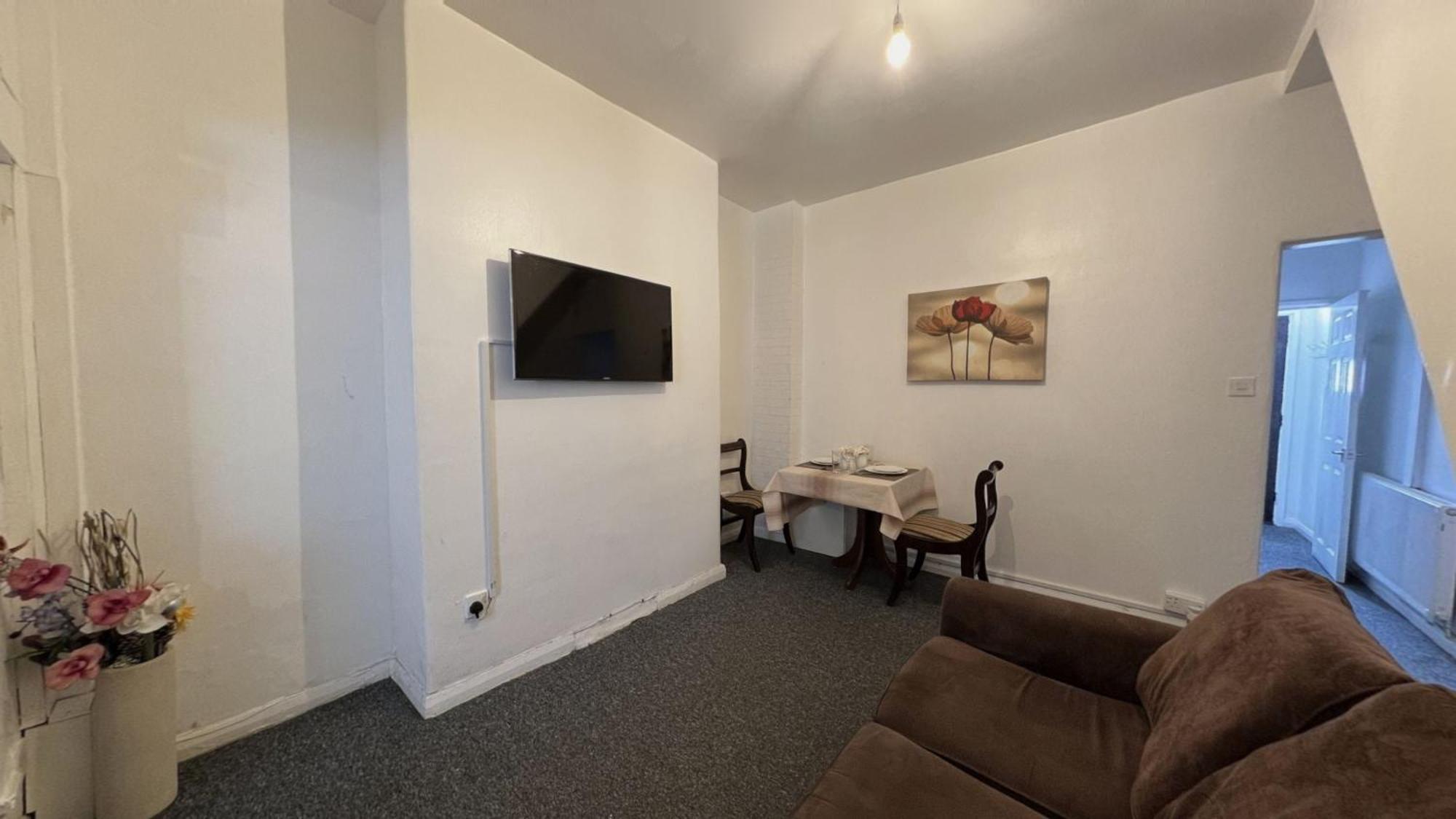Amazing And Immaculate 2-bed House In