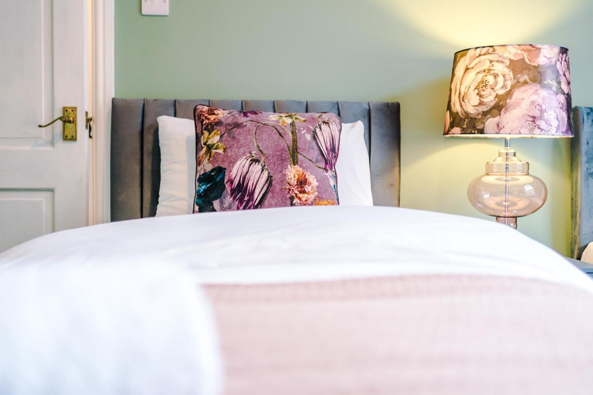 Holiday home Newly Renovated 5 Bedroom Home-manchester