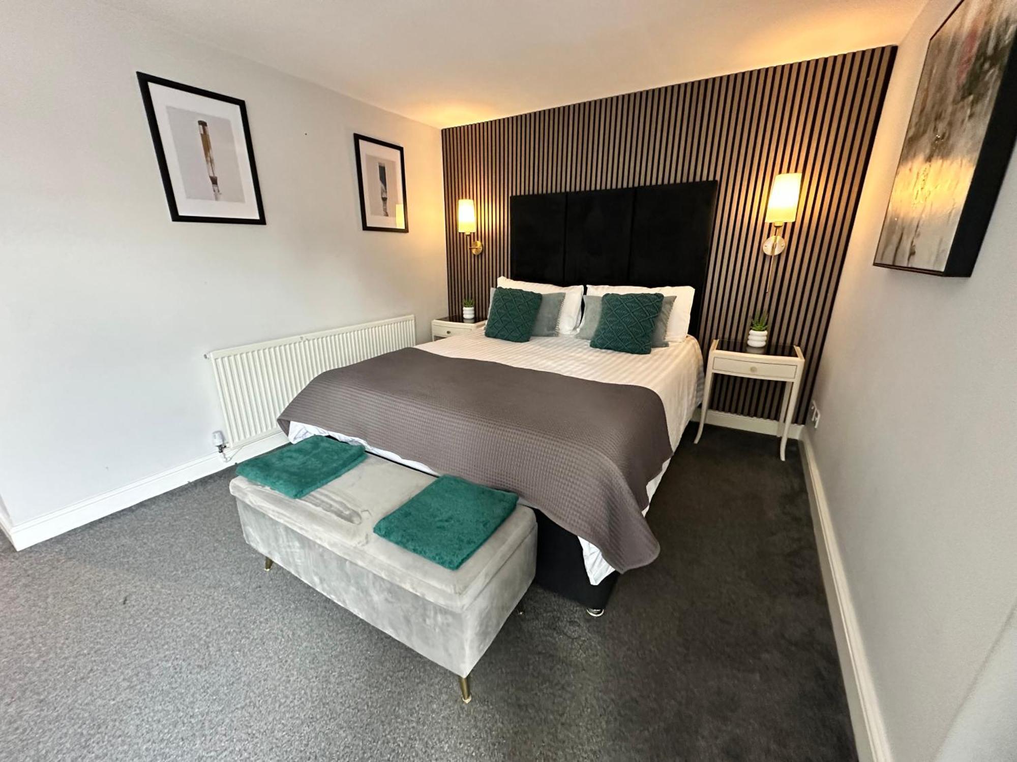 Waterside Mufc & Trafford Centre Townhouse 4 Bedroom Free Parking