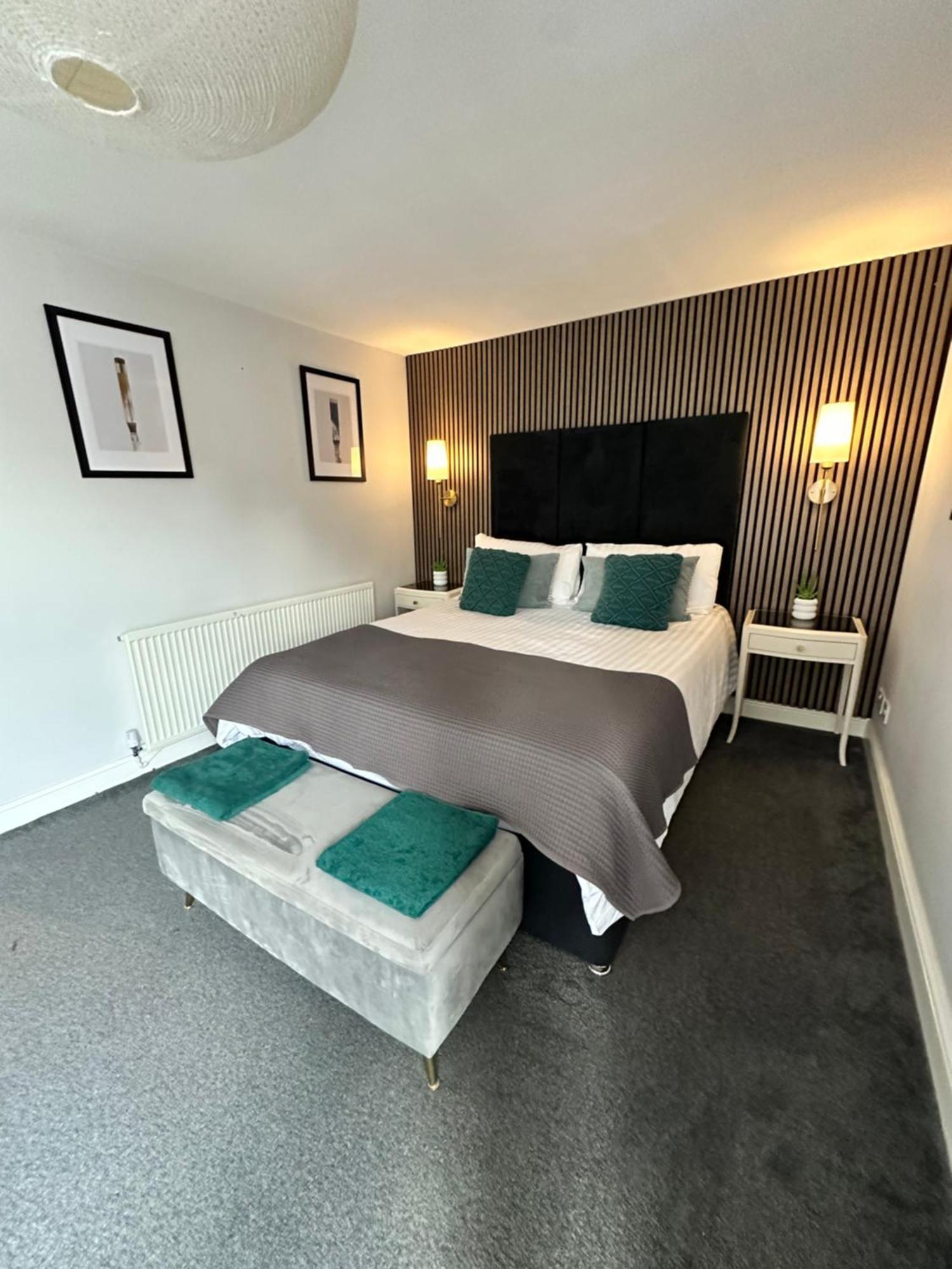 Apartment Waterside Mufc & Trafford Centre Townhouse 4 Bedroom Free Parking *