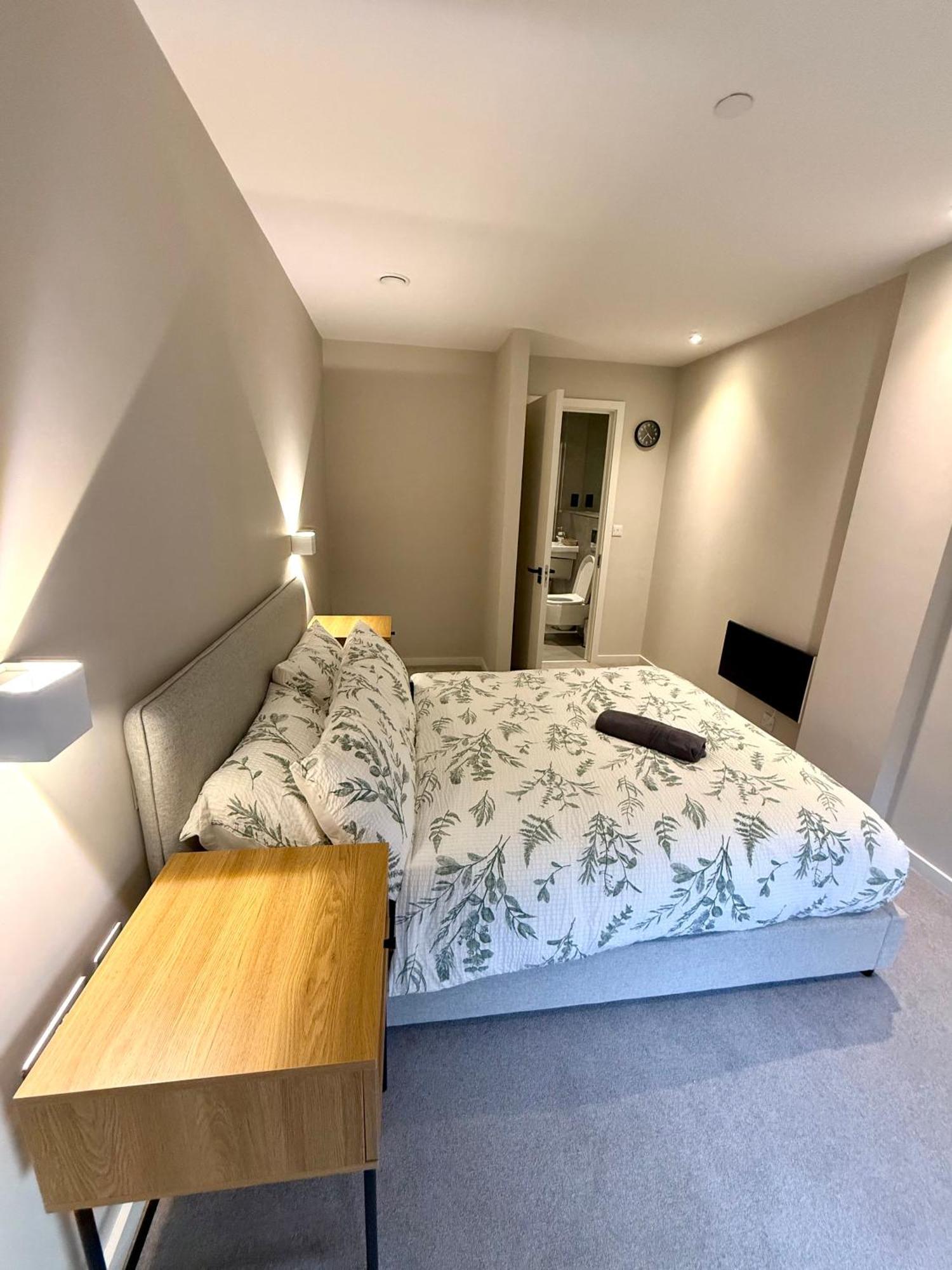 Newly Built 2br-2bath With Balcony In Mcr-sleeps4 Manchester