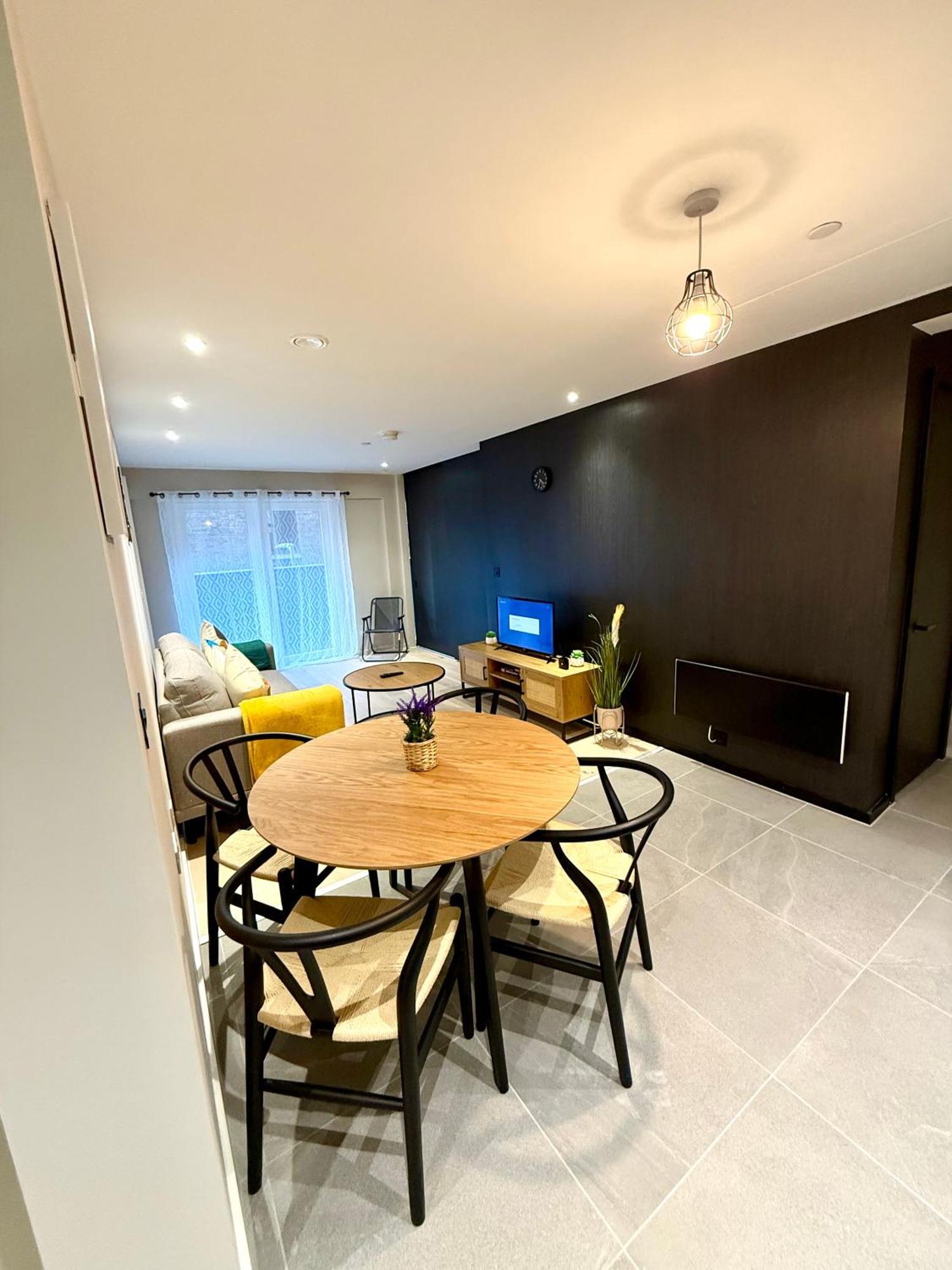 Apartment Newly Built 2br-2bath With Balcony In Mcr-sleeps4