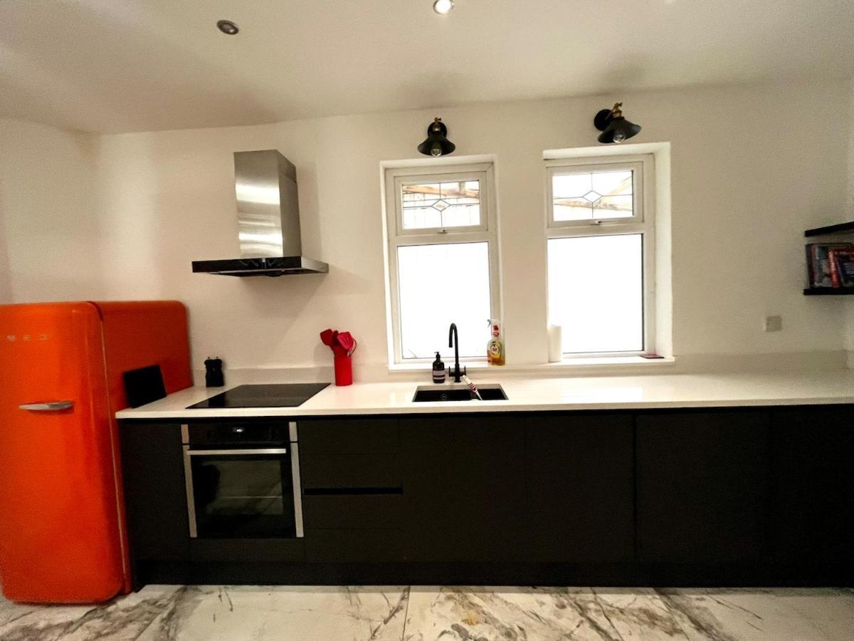 The 3-bed Luxe Sanctuary - Free Parking & Office *