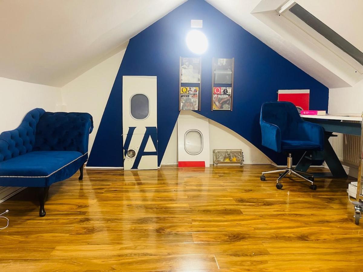 Holiday home The 3-bed Luxe Sanctuary - Free Parking & Office *