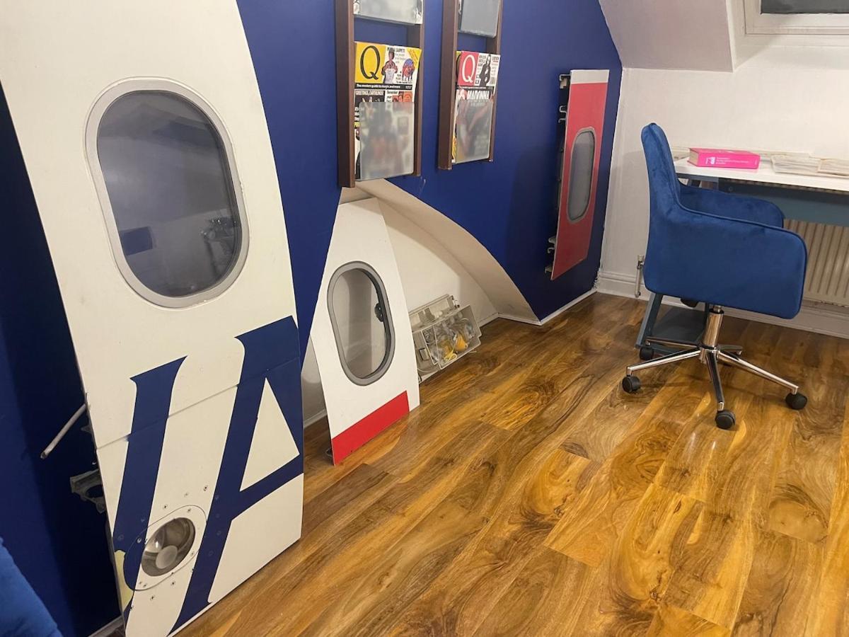 The 3-bed Luxe Sanctuary - Free Parking & Office Manchester