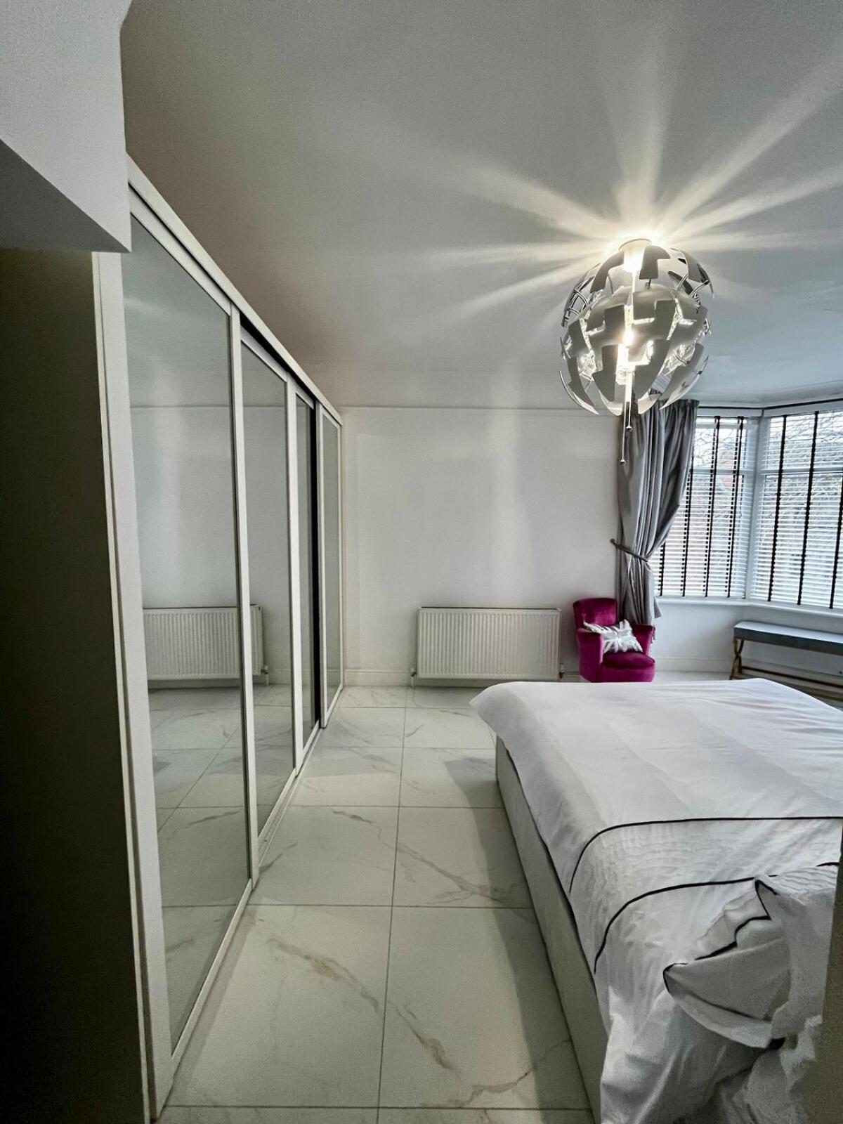 The 3-bed Luxe Sanctuary - Free Parking & Office