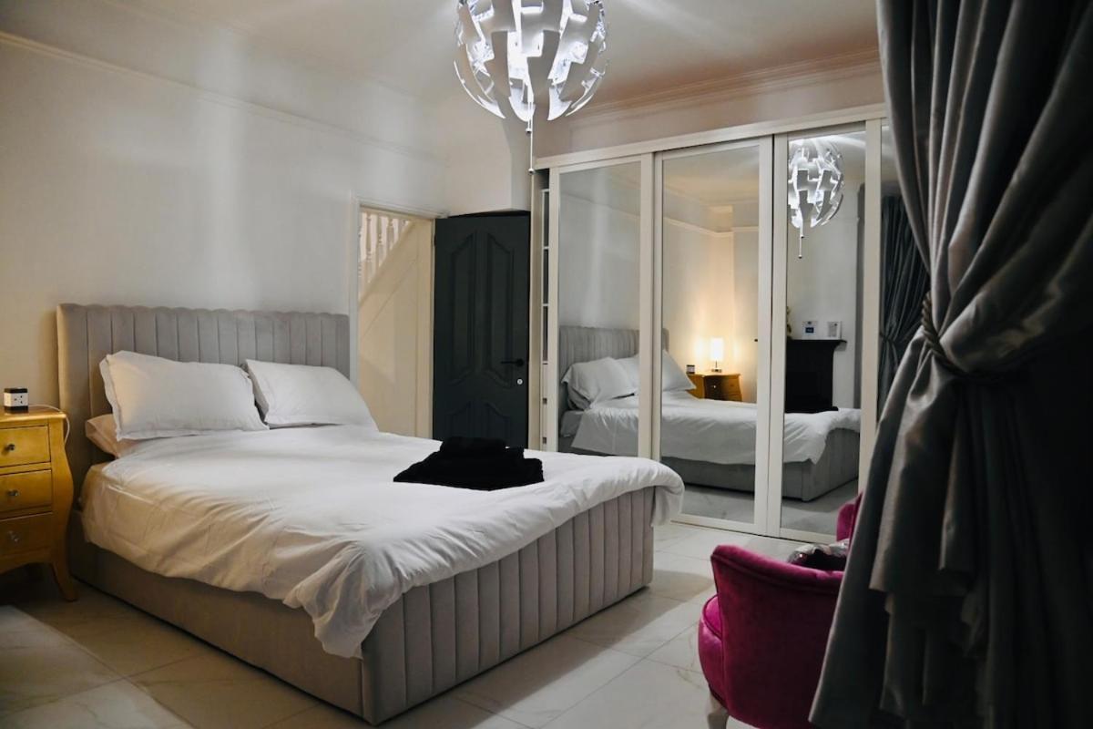 Holiday home The 3-bed Luxe Sanctuary - Free Parking & Office