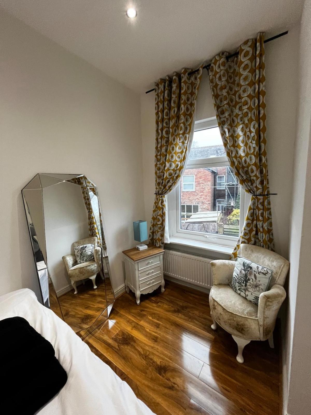 Holiday home The 3-bed Luxe Sanctuary - Free Parking & Office *